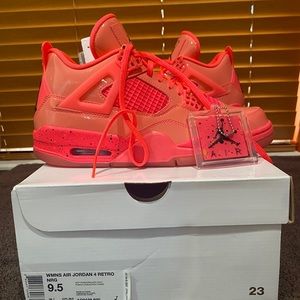 Woman’s Air Jordan 4 Retro